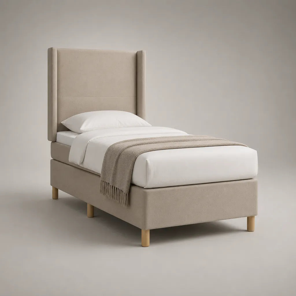 Lit simple rembourré en tissu beige 90 × 190 cm avec tête de lit haute et pieds en bois